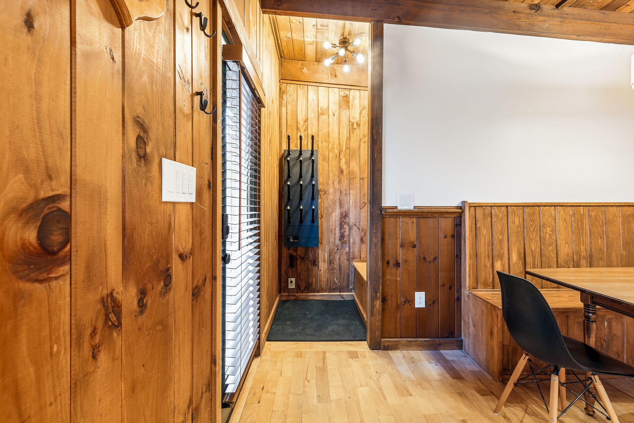 Mudroom — built-in drying system
