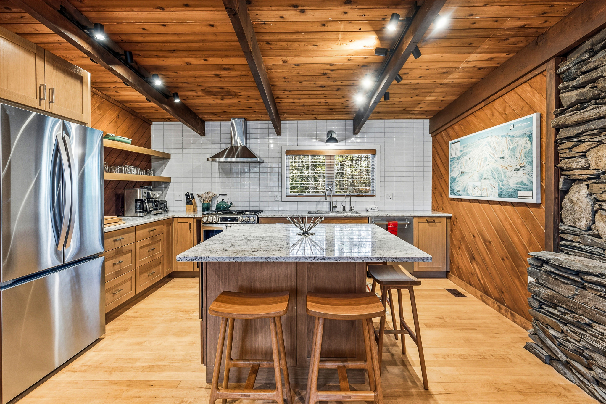 Kitchen — LG fridge and full appliances